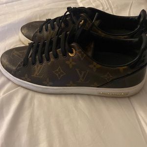 Woman lv sneakers